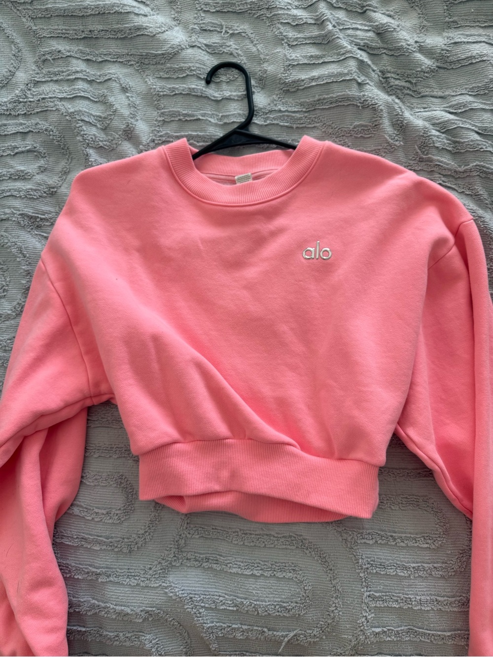 Alo neon bubblegum cropped accolade - Picture 6 of 6